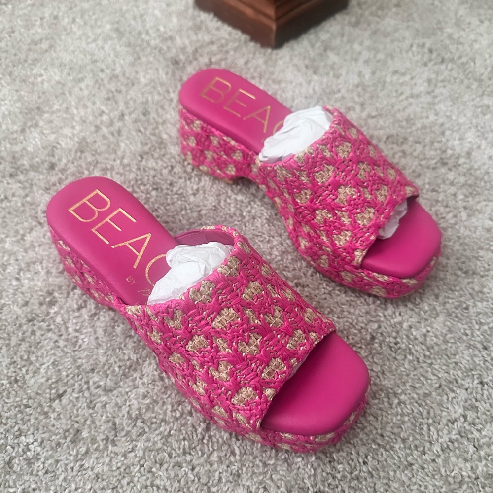 Women's Pink Woven Rattan Slide Sandals NWT size 6
